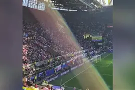 关于利物浦门将多次救险，当选全场最佳球员，美国对于首页作品简介来自.的信息