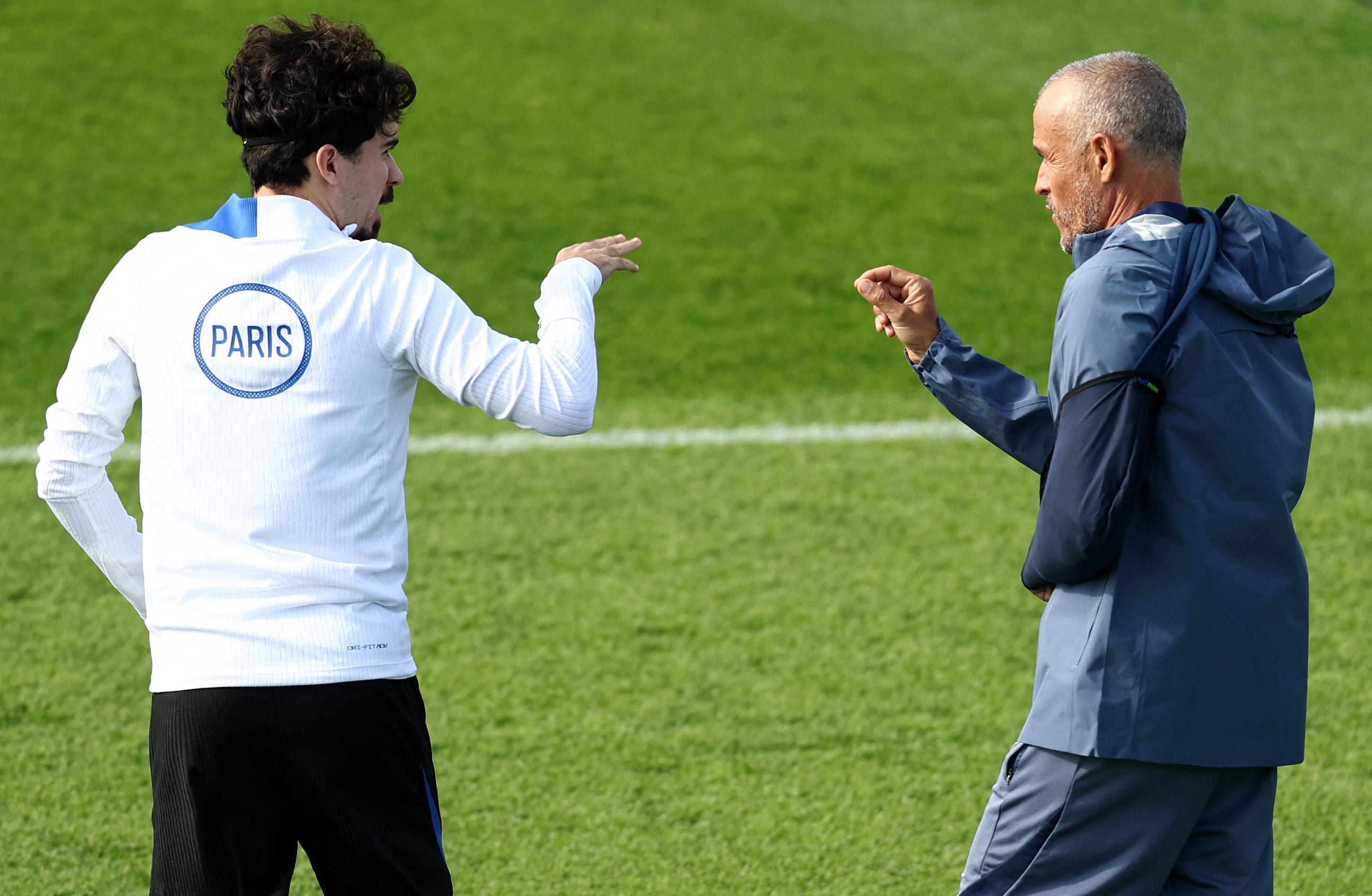 包含转会期巴黎圣日耳曼官宣签约清晨摩纳哥备战欧冠,媒体一致点评:杜兰特在巴黎圣日耳曼比赛中高光表现的词条 包含转会期巴黎圣日耳曼官宣签约清晨摩纳哥备战欧冠,媒体一致点评:杜兰特在巴黎圣日耳曼比赛中高光表现的词条