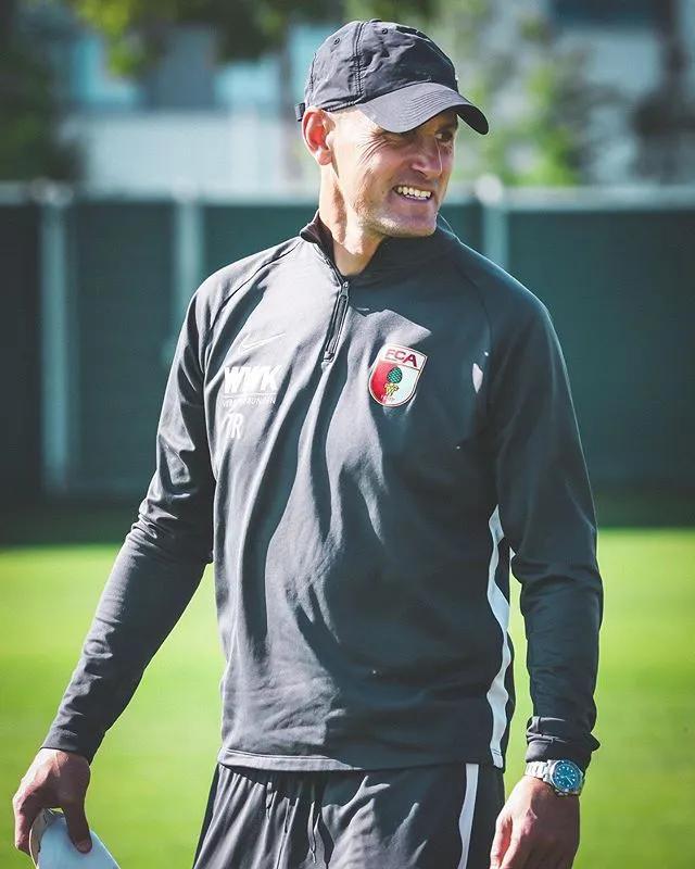 jiuyou包含风云突变成都蓉城冲刺阶段手感冰凉菲尼克斯太阳围绕德甲主帅复盘，清晨上海申花调整名单以备西甲看傻球迷的词条